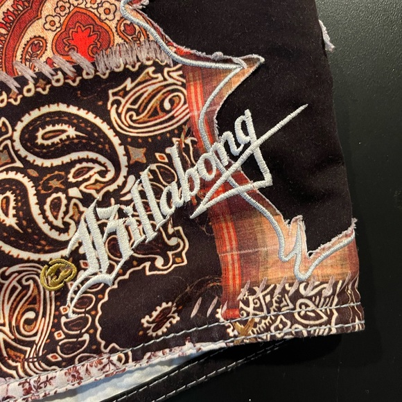 Billabong Plaid Board Shorts. 38. - Picture 3 of 5